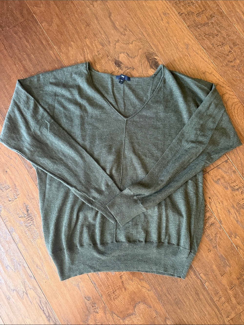 GAP Olive Vneck Sweater